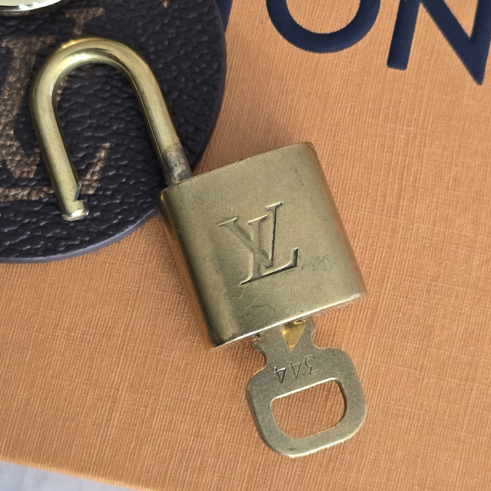 🟡Authentic Gold Louis Vuitton Padlock & key #344🟡 - Picture 4 of 13
